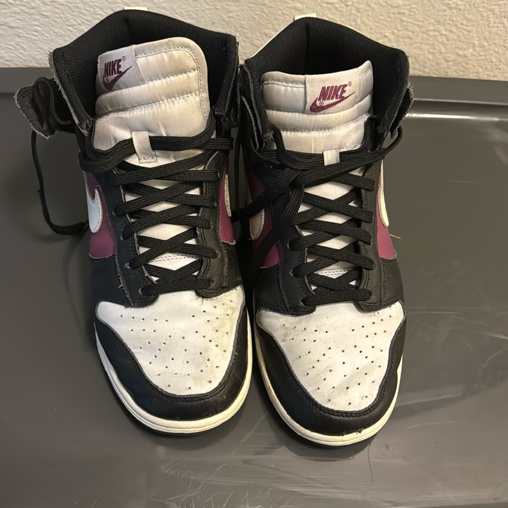 Nike dunks gently used